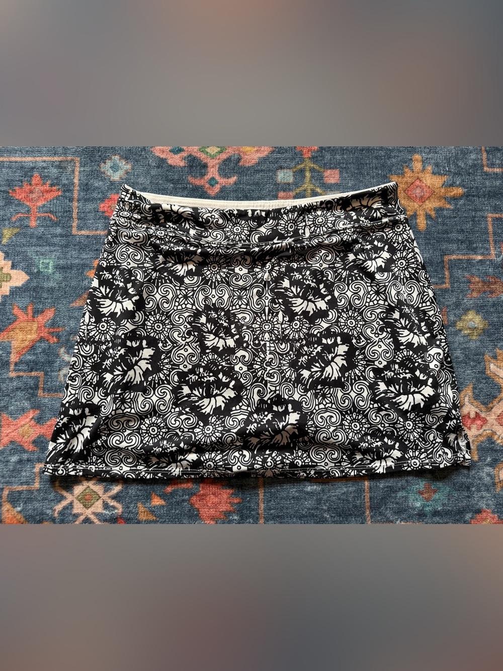 Tranquility by Colorado Clothing Black & White Floral Mini Skirt